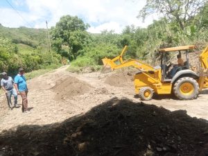 Limpian quebradas y alcantarillas en área metropolitana de Lara