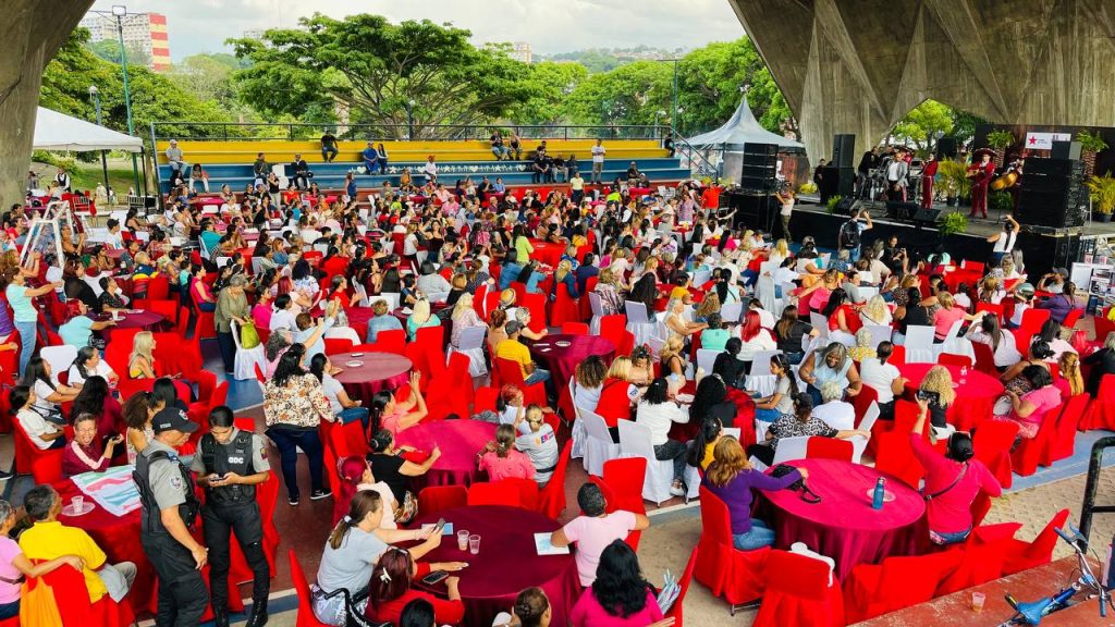 Madres fueron homenajeadas en el Parque Alí Primera