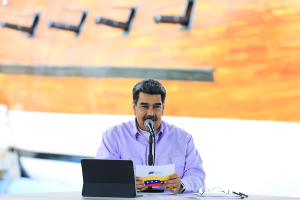 Maduro entrega 68 aulas rehabilitadas a la UDO en Maturín