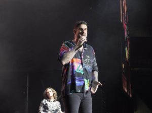 Melendi cautivó con su dulce y aterciopelada voz