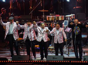 Oscar D'León y La Dimensión Latina se van a La Guaira