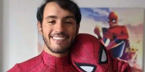 El artista Óscar Olivares famoso por sus murales de chapas formará parte de un proyecto de Sony Pictures