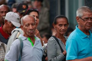 Pensionados reciben este viernes pago del mes de junio