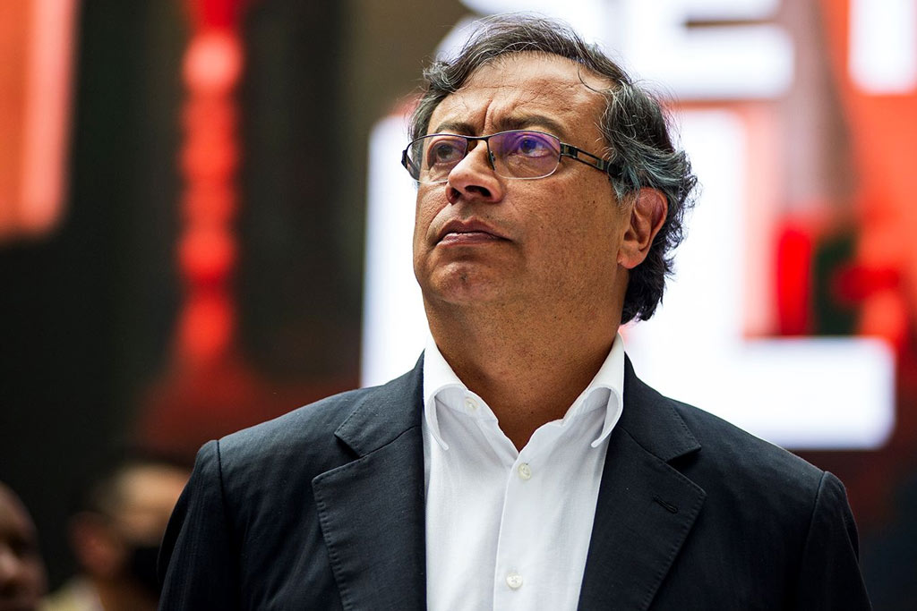 Petro denuncia "golpe blando" en Colombia