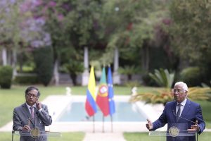 Petro halaga políticas antidrogas de Portugal