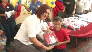 Plan Textil Comunal entregó más de dos mil uniformes en La Guaira
