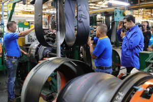 Maduro insta a construir nuevos modelos de gestión empresarial