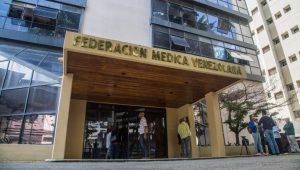 Federación Médica pide salario básico de US$1.500 tras presentar 11 proyectos rechazados de contrato colectivo