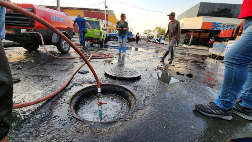 Realizan mantenimiento correctivo en colectores de Cumaná 