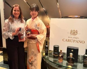 Ron Carúpano celebra su llegada a Japón