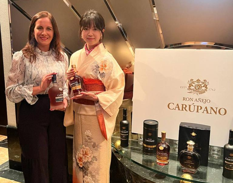 Ron Carúpano celebra su llegada a Japón