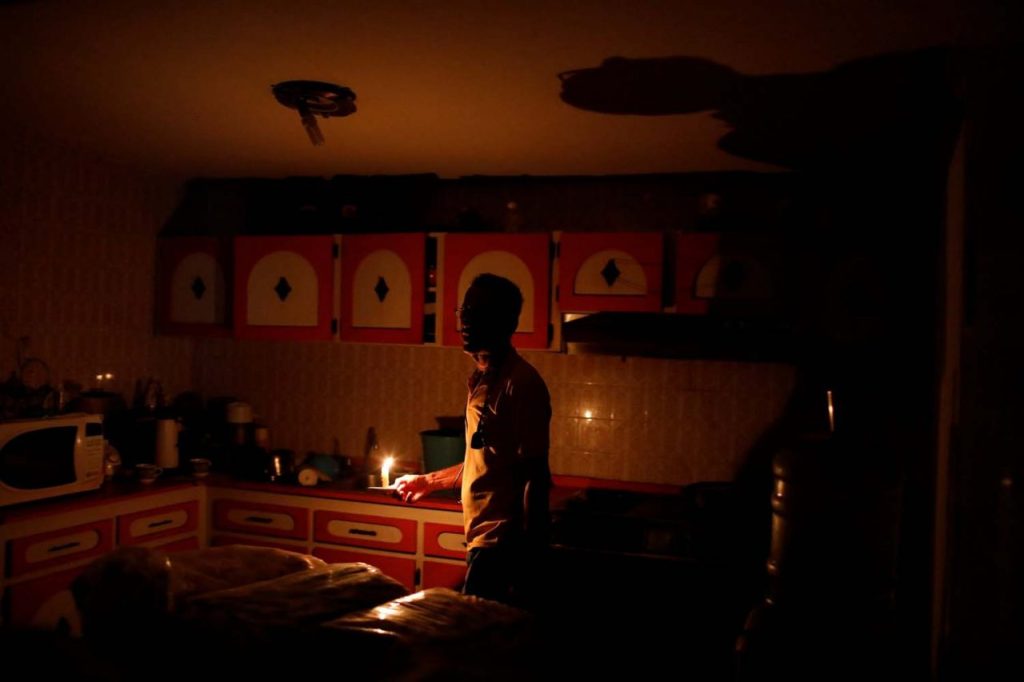 Apagón deja sin servicio eléctrico este domingo a varios sectores de Venezuela