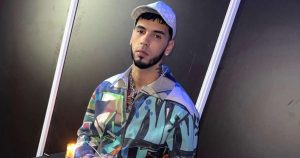 La vergonzosa indirecta de Anuel a Karol G en un concierto