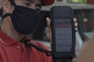 Transportistas esperan que reviertan decisión de eliminar el subsidio al combustible