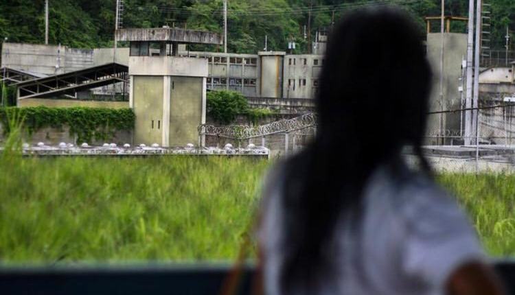 Destituyen y meten presa a la directora del Rodeo 3