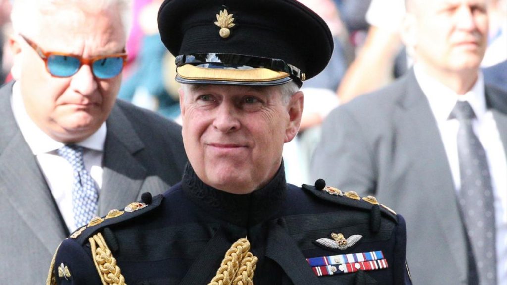 ¡Qué fuerte! El príncipe Andrés de York fue recibido con abucheos en la coronación de su hermano