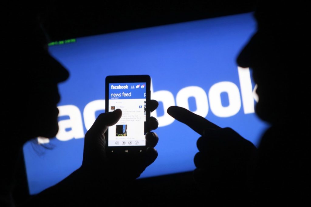 ¿Cómo comprobar si alguien no te sigue en Facebook?