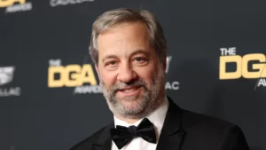 Judd Apatow dice que los estudios podrían no querer resolver rápidamente la huelga de guionistas