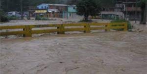 Se desbordó el río San Pedro en Los Teques