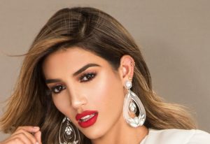 Presentadora de Canal i estuvo a punto de mostrar su zona íntima