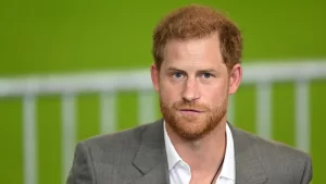 Así lució el príncipe Harry en la coronación de su padre