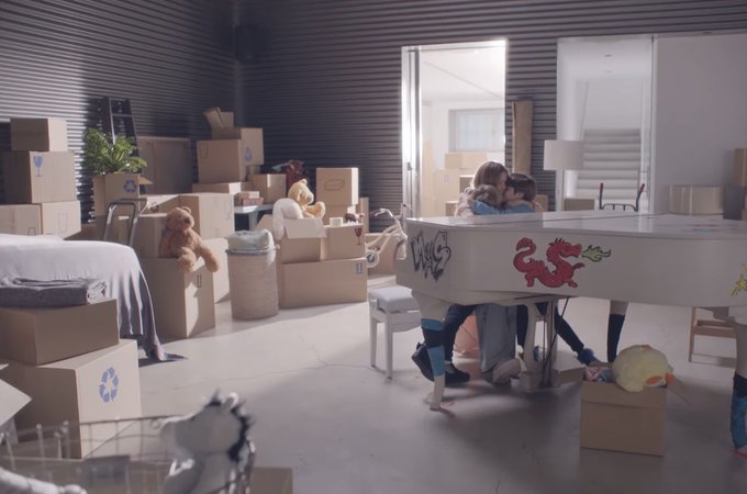 Shakira, Sasha y Milán juntos al piano en lanzamiento de "Acróstico"