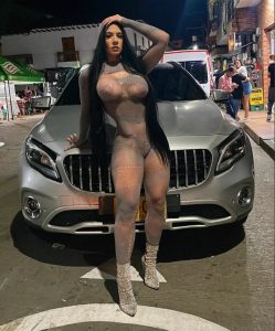 La foto que Instagram podría borrar por mostrar más de lo debido