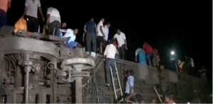 Choque de trenes en la India causa al menos 50 muertos y 300 heridos