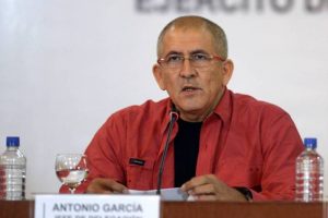 Fiscalía de Colombia anuncia que levantará orden de captura contra máximo líder del ELN