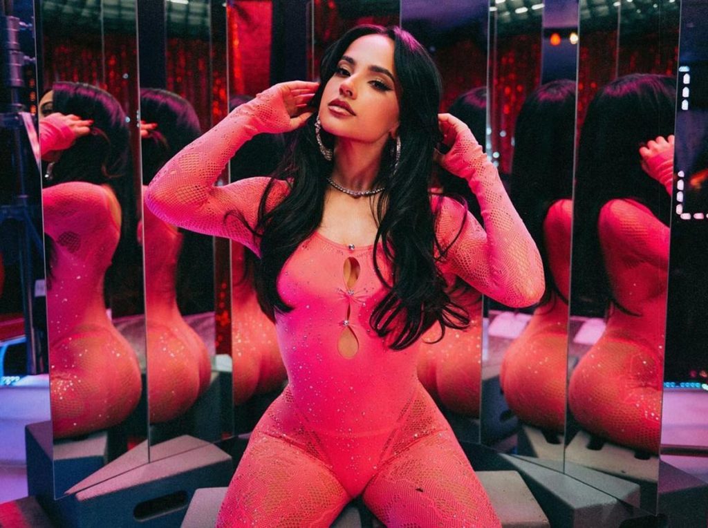 Así reaccionó Becky G al ser confundida con empleada