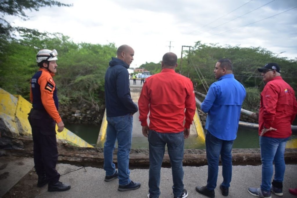 Avanzan trabajos de reconstrucción del puente de Carenero en Miranda