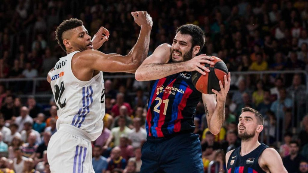 Barcelona le gana al Real Madrid el primero de la final 97-88