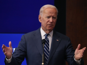 Biden reconoce que EEUU envía armas de fuego “peligrosas” a México