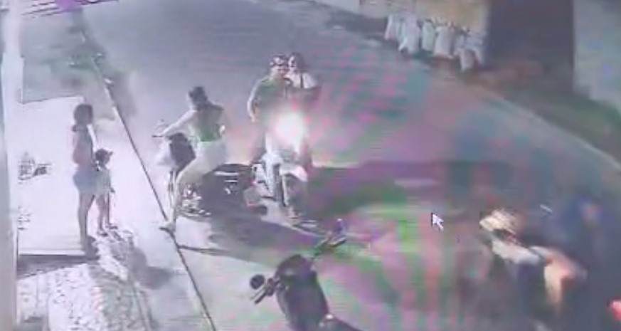 Encuentra a su señora esposa con su amante y pasa lo peor