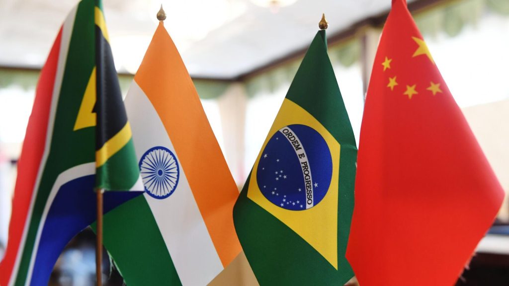 Brics insta a sumar esfuerzos para erradicar la pobreza