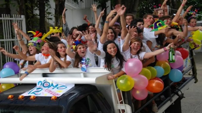 En Caracas aprobaron ordenanza que prohíbe a los jóvenes hacer caravanas por graduación