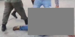 La pelea entre conductores en cola por gasolina en una estación de servicio en el estado Carabobo