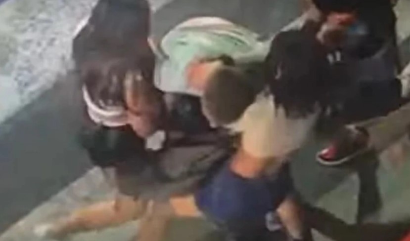 Cámaras captan el momento en que 3 venezolanas roban a un turista en Colombia (Video)