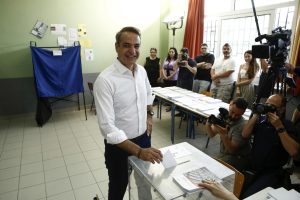 Conservadores logran mayoría absoluta en elecciones griegas