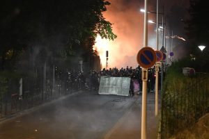 Continúan disturbios en Francia por tercera noche