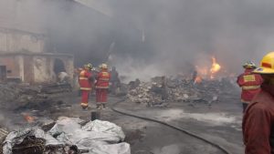 Controlado incendio de empresa Textil Suelatex en La Yaguara