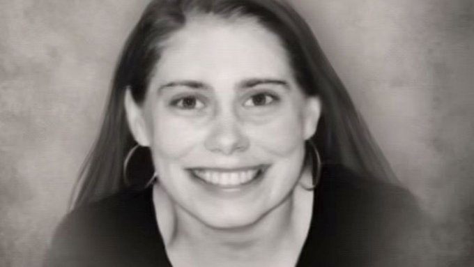 Revelan detalles espeluznantes sobre joven que fue hallada “derretida” en el sofá de su casa