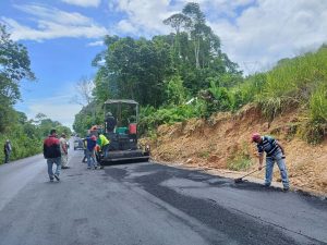 Ejecutan plan de bacheo en cuatro ejes viales del estado Mérida