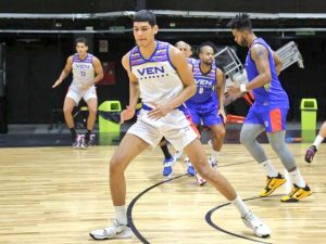 Enrique Medina se acerca a la NBA