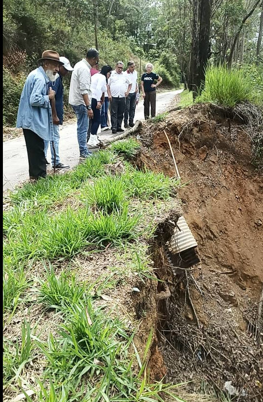 Evaluaron fallas de borde y muro de contención en Carrizal