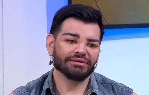 Así está el hombre que se operó para parecerse a Ricky Martin