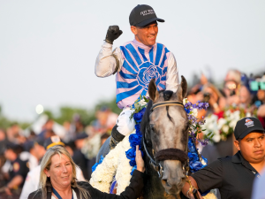 Javier Castellano se alza con el Belmont Stakes