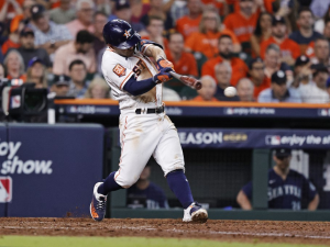 José Altuve alcanza hito anotador