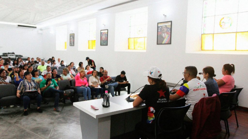 Jóvenes hacen inventario patrimonial turístico de Caracas