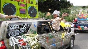 Le dan un parao a la rochela en caravanas de bachilleres